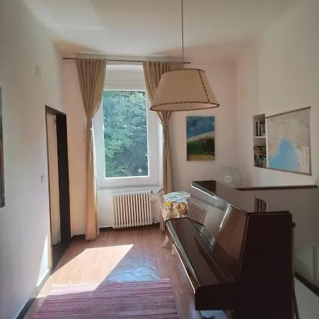 La Casa Gialla Apartamento Lago (Liguria)