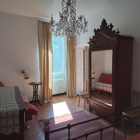 La Casa Gialla Apartamento Lago (Liguria)
